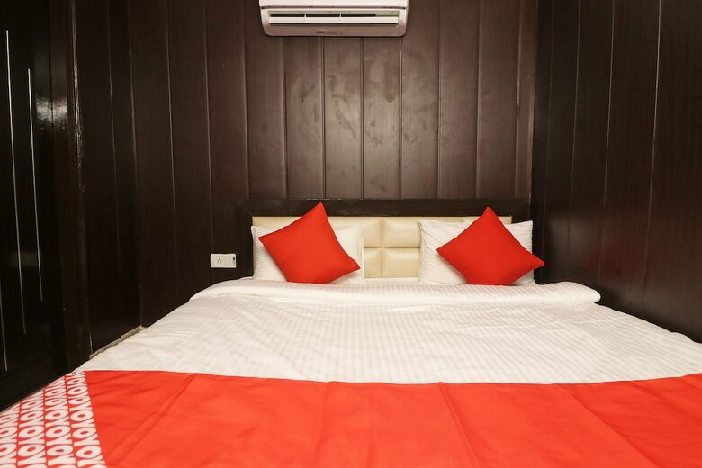 Oyo 15763 Hotel Grand Inn