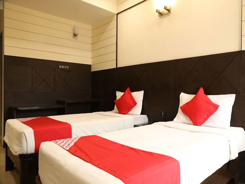 Oyo 16862 Flagship Hotel Dua Continental