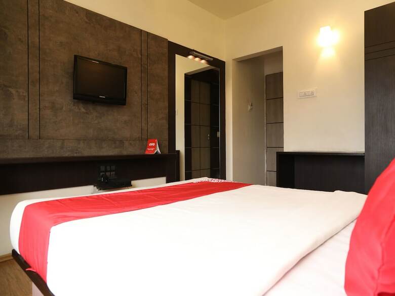 Oyo 16862 Flagship Hotel Dua Continental