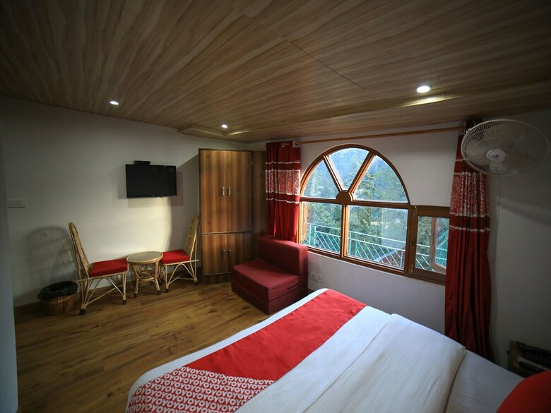 Hotel Oyo 16801 Paradise Regency