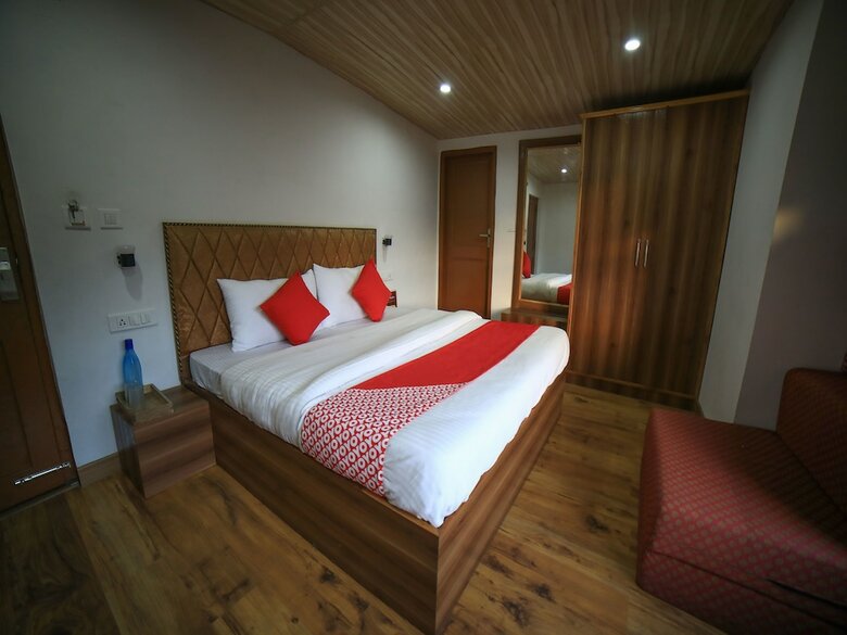 Hotel Oyo 16801 Paradise Regency