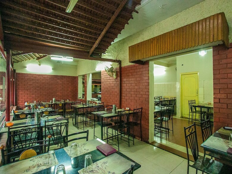 Hotel Oyo 16661 E Foods