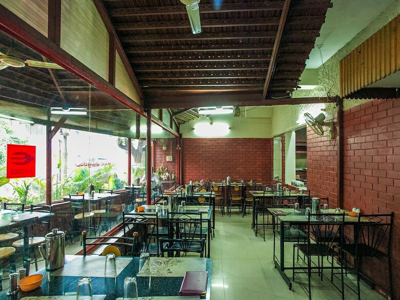 Hotel Oyo 16661 E Foods