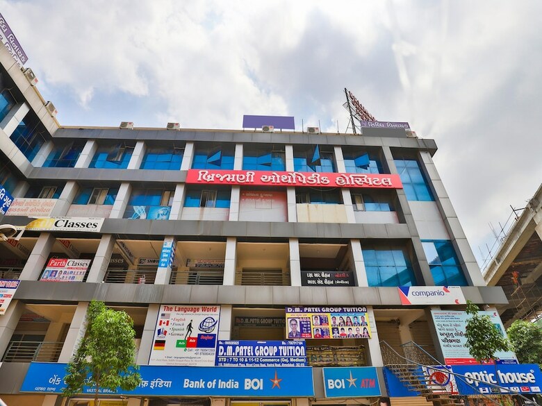 Hotel Oyo 16849 Arya Corporate