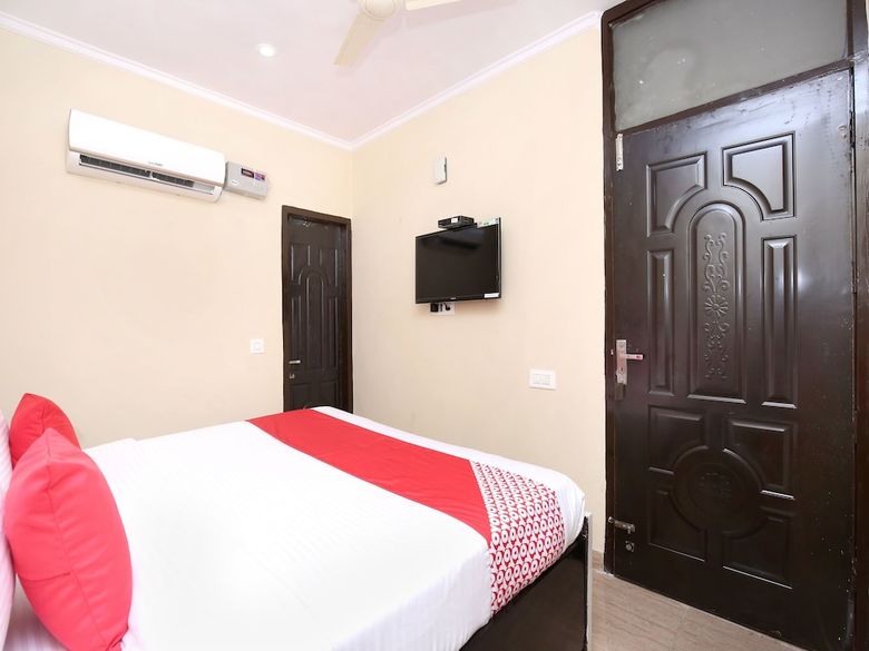 Oyo 16875 Hotel Skyz