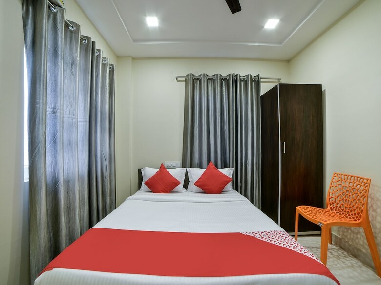 Hotel Oyo 16606 Iconic Living