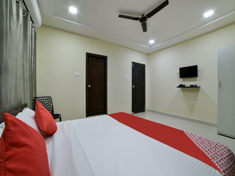 Hotel Oyo 16606 Iconic Living