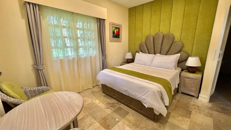 Hotel Coco Grove Beach Resort