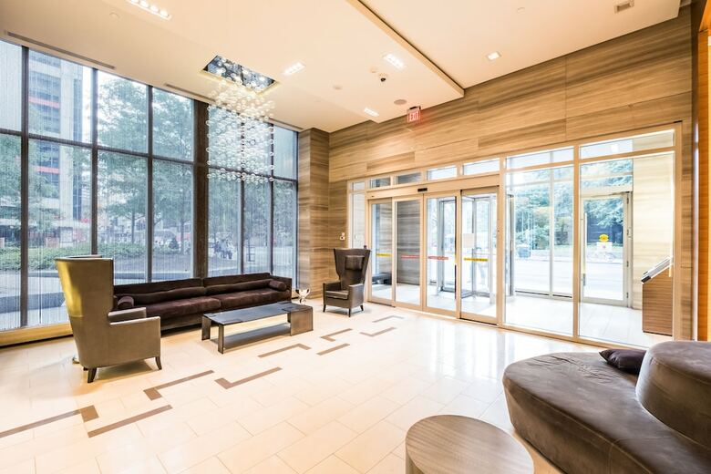 Quickstay - Stylish 2-bedroom Downtown Condo