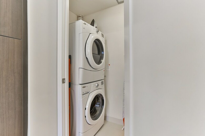 Quickstay - Stylish 2-bedroom Downtown Condo