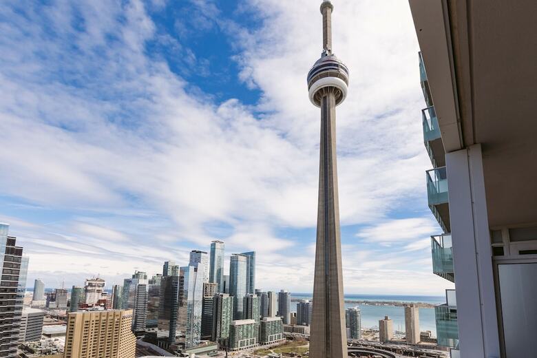 Quickstay - Stylish 2-bedroom Downtown Condo
