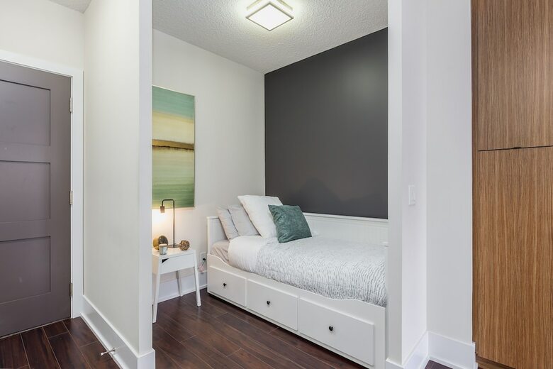 Quickstay - Stylish 2-bedroom Downtown Condo