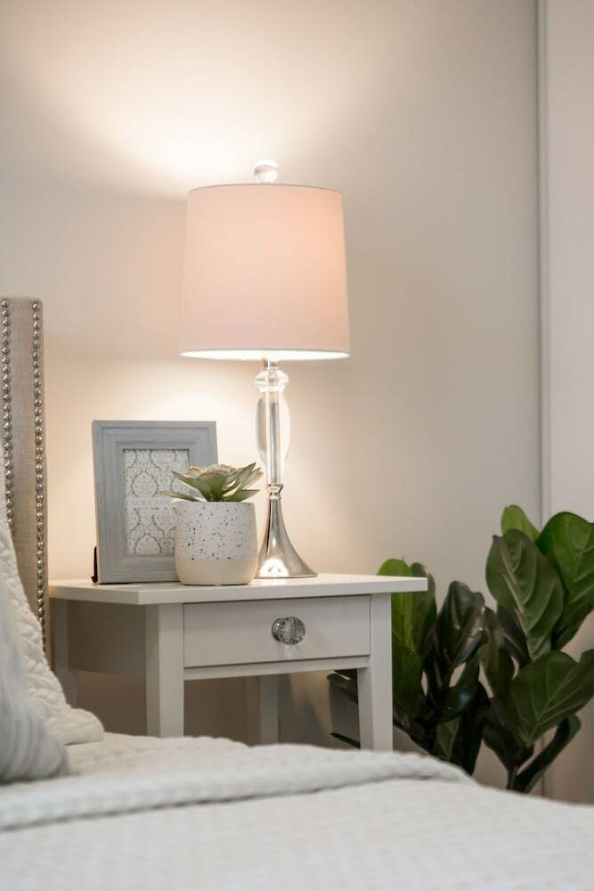 Quickstay - Stylish 2-bedroom Downtown Condo