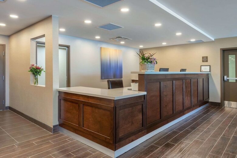 Hotel Comfort Inn & Suites