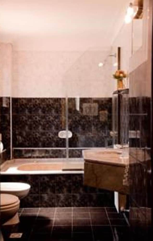 Aparthotel Reina Victoria Suites & Towers