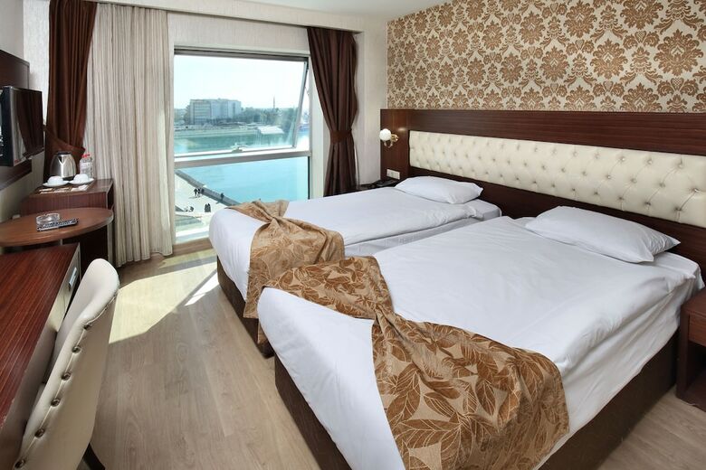 Ta?k�pr� Hotel