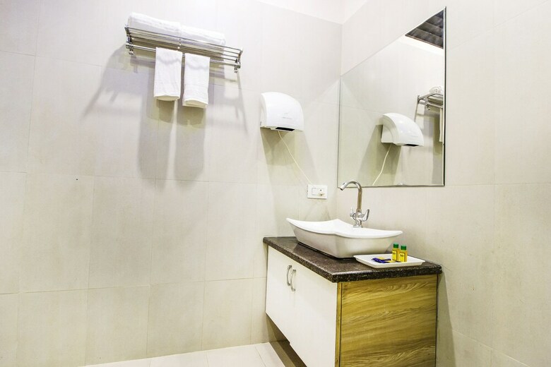 Fabhotel The A Park Lashkar