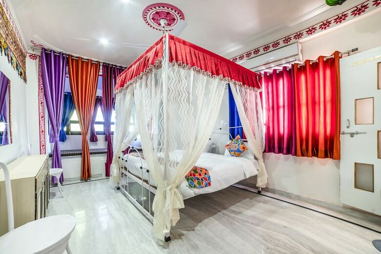 Fabhotel White House