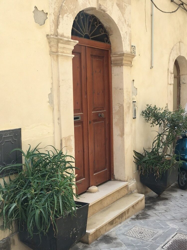 Sanmartinoortigia Apartments