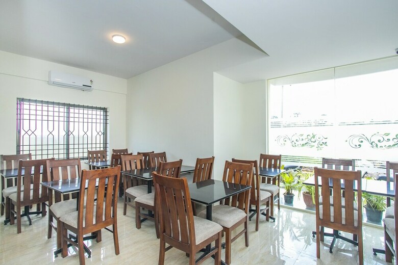 Hotel Oyo 20026 Silverkey Rr Nagar