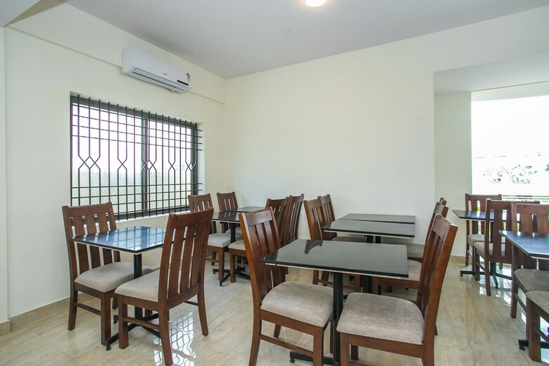 Hotel Oyo 20026 Silverkey Rr Nagar