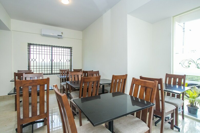 Hotel Oyo 20026 Silverkey Rr Nagar