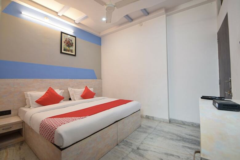Oyo 18321 Hotel Royal Sanj