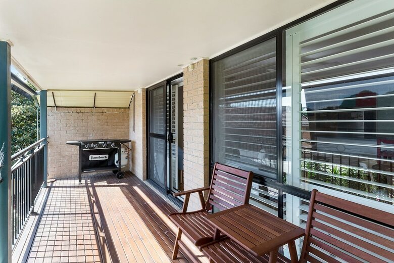 Navala Avenue, 6