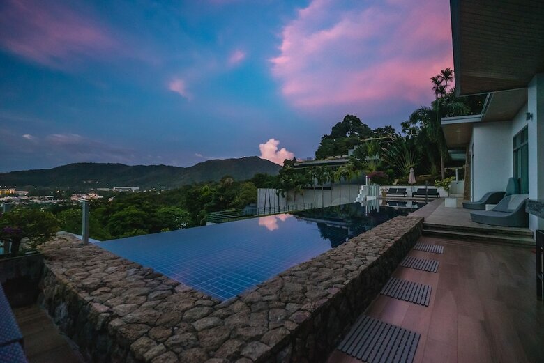 Parinda Villa In Naka Hills