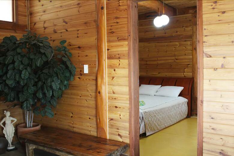 Jeju Nandere Log Pension
