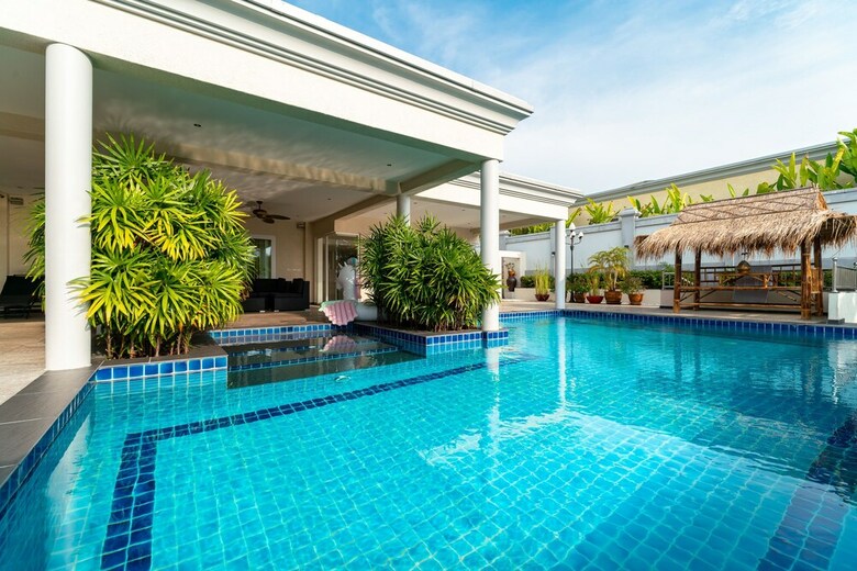 Stunning Luxury Golf And Pool Villas