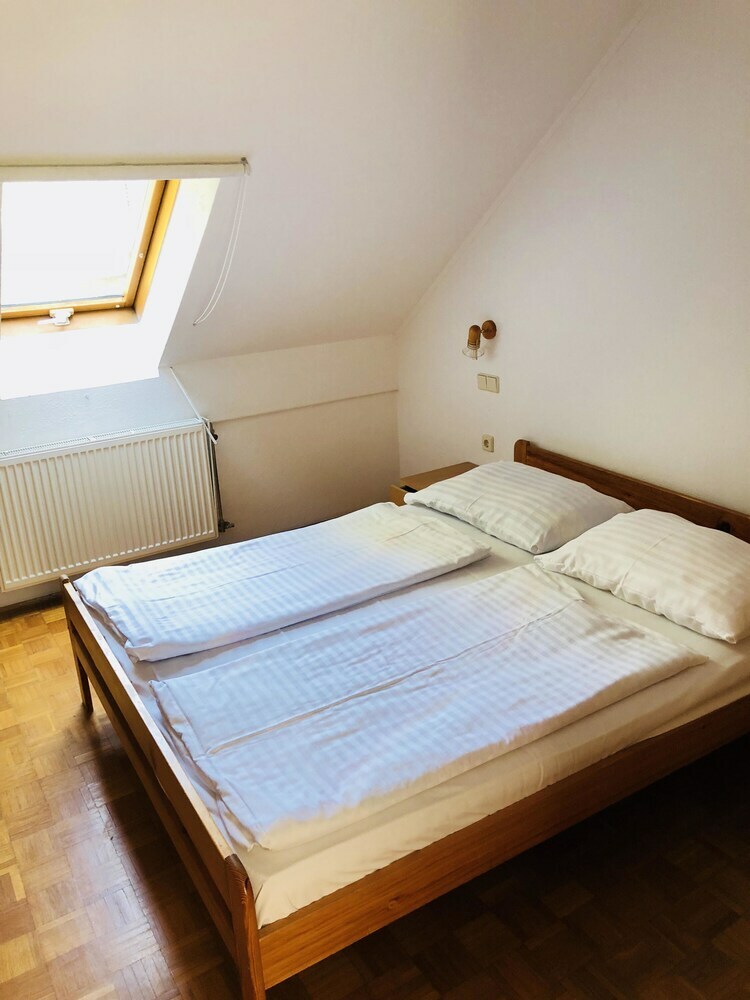 Hotel Extraordinary Apartment & Mobile Home