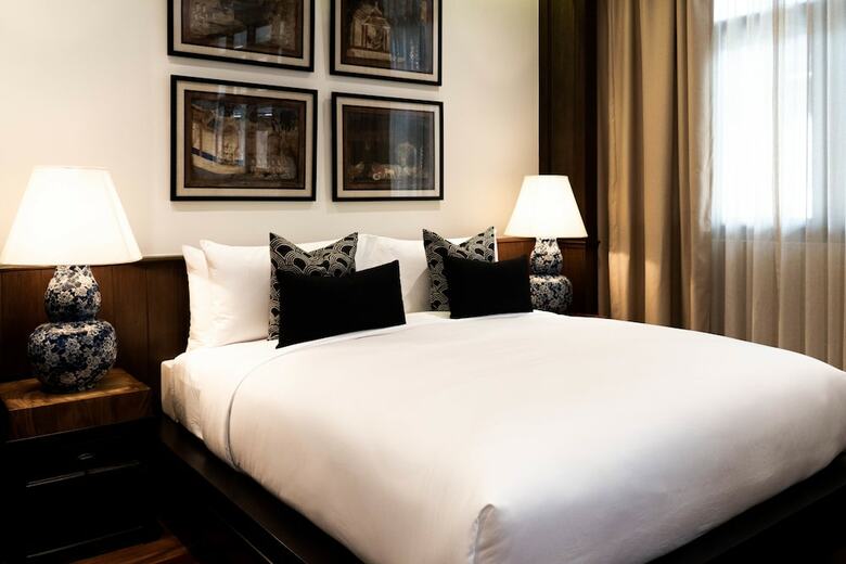 Hotel The Bridge An Eclectic Luxotel Chiangmai