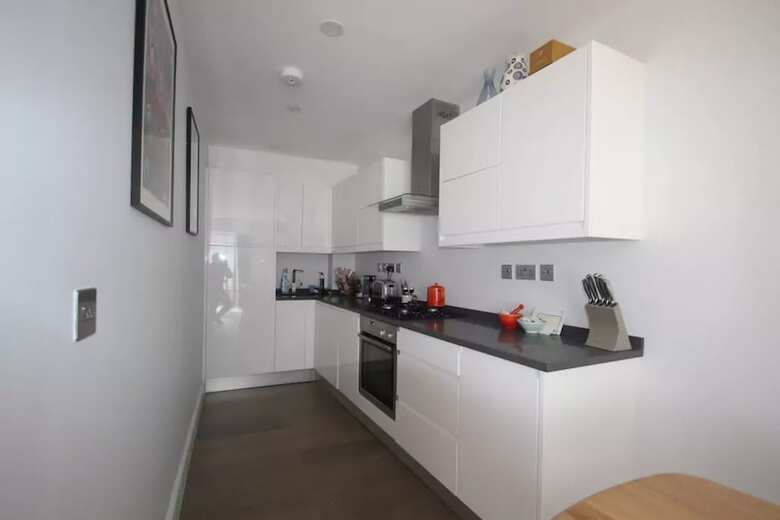 1 Bedroom Apartment In Hackney With Roof Terrace