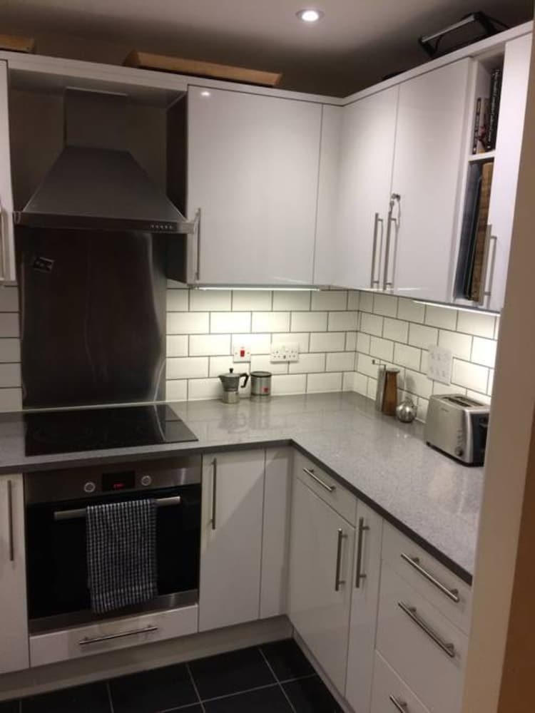2 Bedroom Apartment Near The Oval Sleeps 4