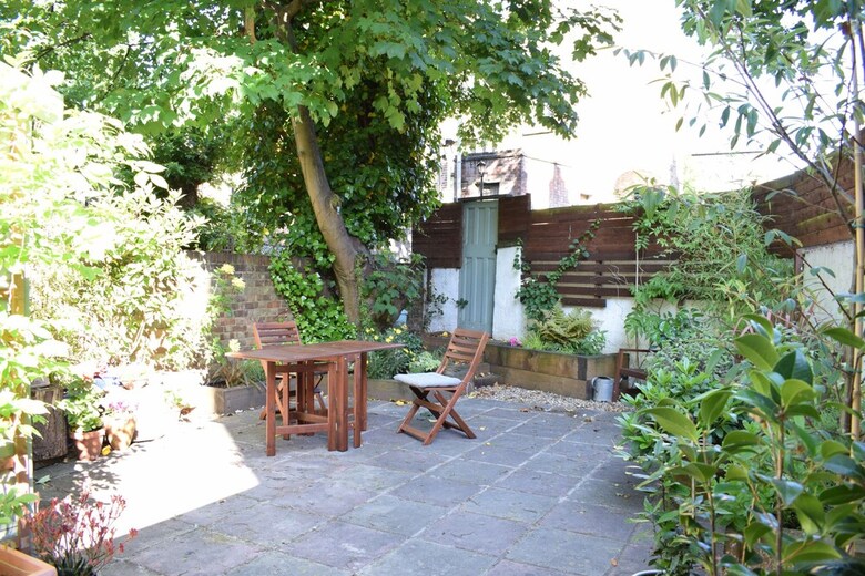 Apartamentos Beautiful, Bright 1-bedroom Home With Garden