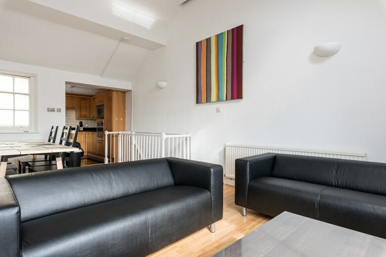 Modern 3 Bedroom Central Brighton House