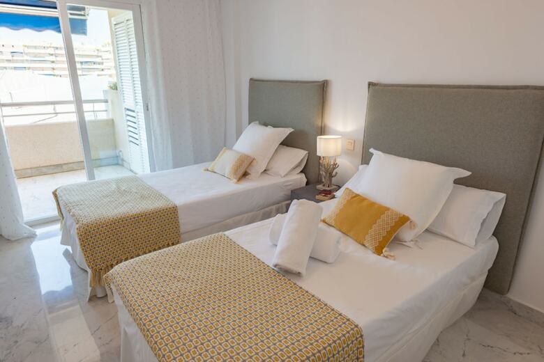 Apartamentos Puerto Ban�s Sea Front
