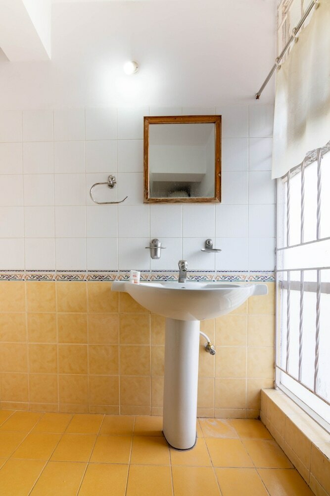 Hotel Oyo 22407 Golden Sands Classic