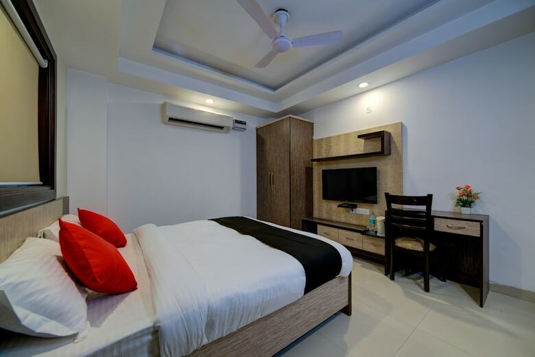 Hotel Oyo 22527 Supreme Residency