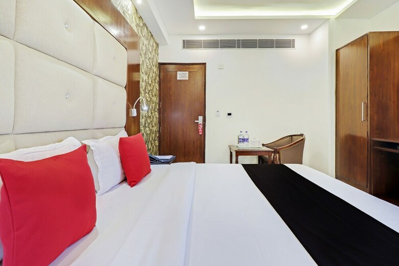 Capital O 2242 Hotel Yuvraj Deluxe