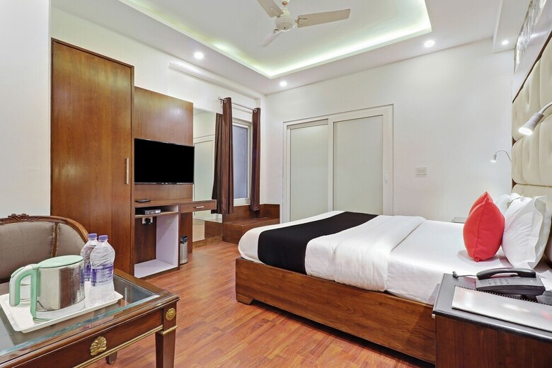 Capital O 2242 Hotel Yuvraj Deluxe