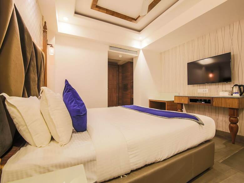 Hotel Edition O 30034 Flora Residency