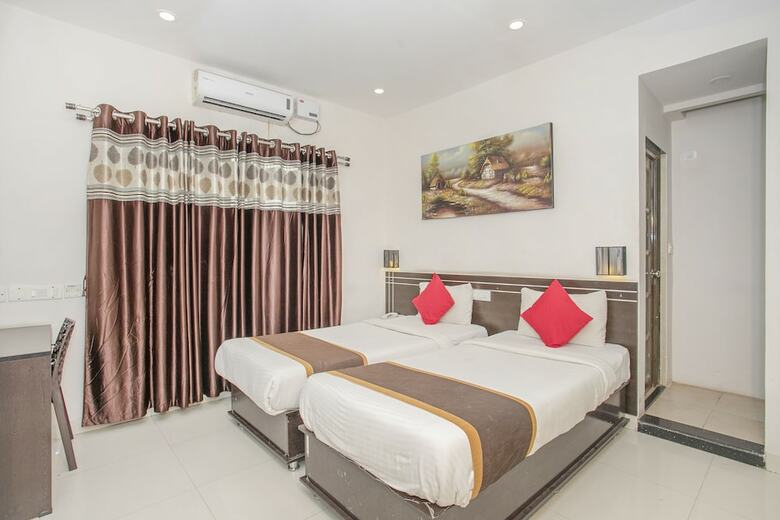Hotel Oyo 24093 Kp Suits