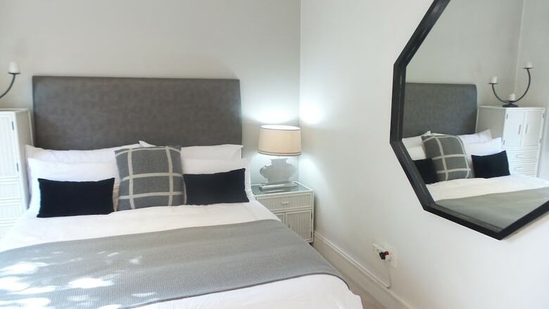 Apartamentos Melrose Executive Suites