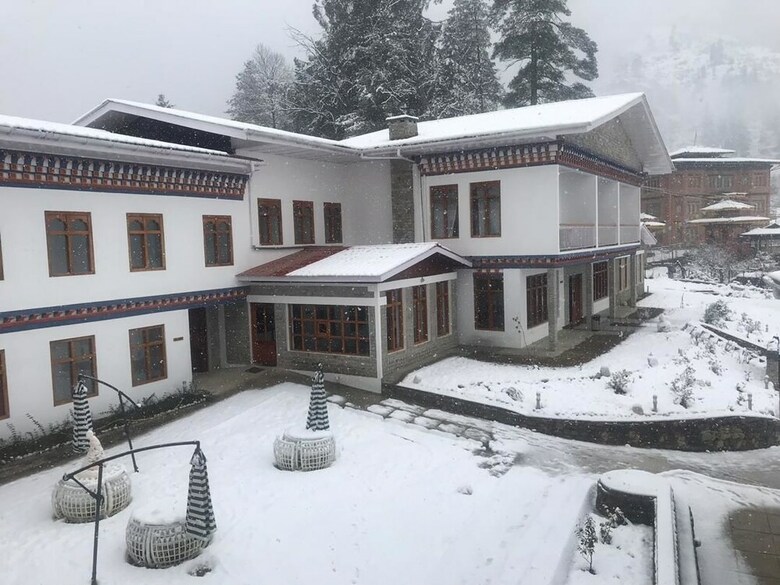 Hotel Golden Roots Resorts & Spa