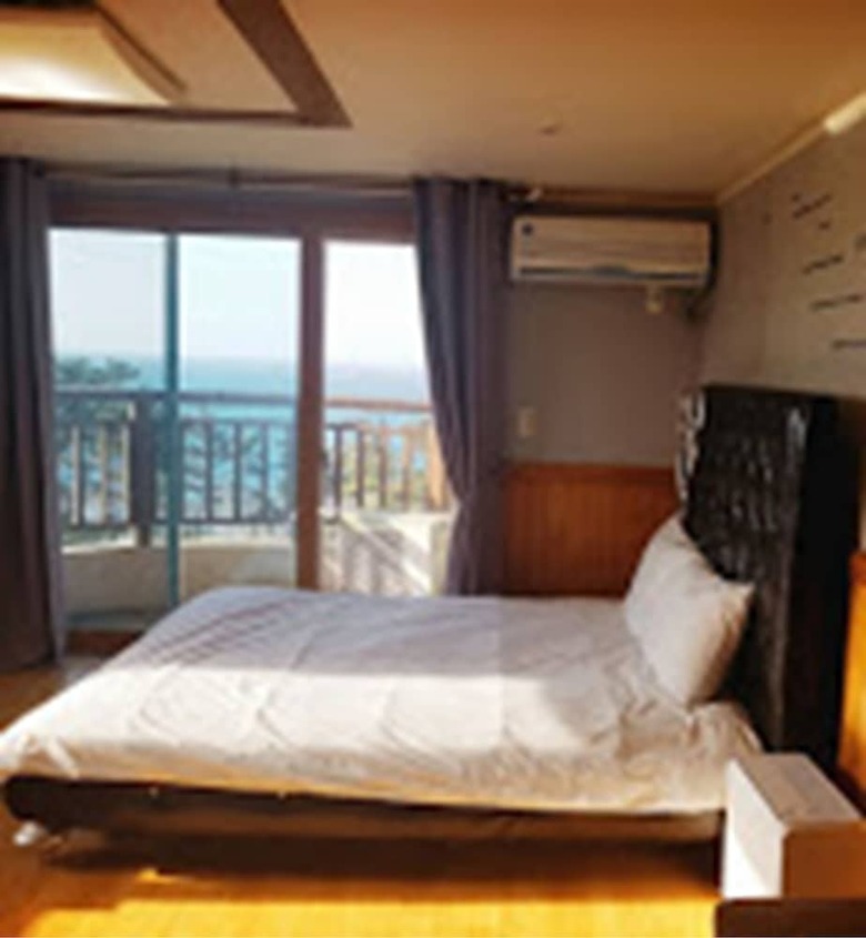 Queens Bay Pension