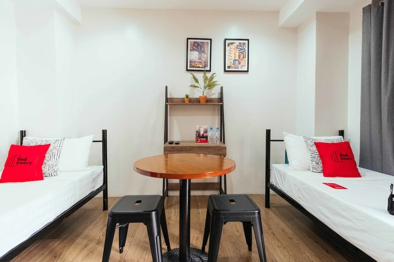 Hotel Reddoorz Plus @ Maria Christina Arcade