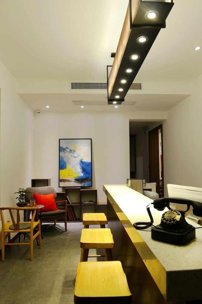 Hangzhou Puyu Travelling With Hotel