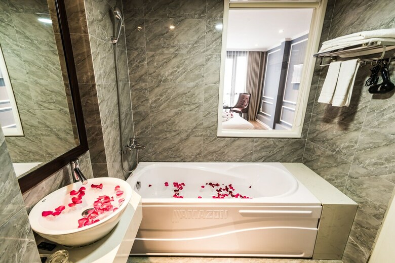 Hotel Hanoi Crystal Pearl